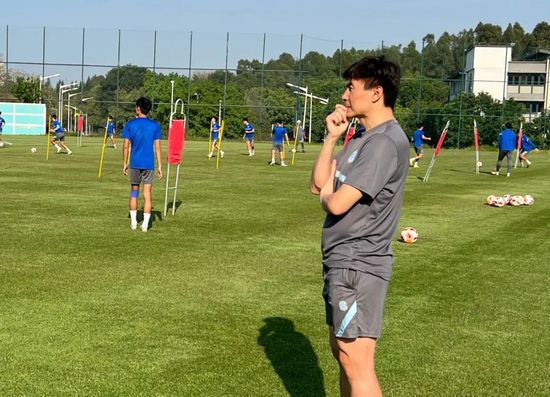 我邻居的老婆/欲乱决胜点