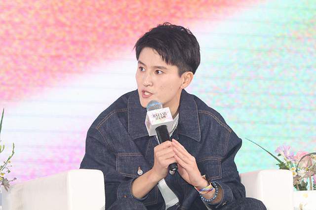 美女吃男生大jb的视频